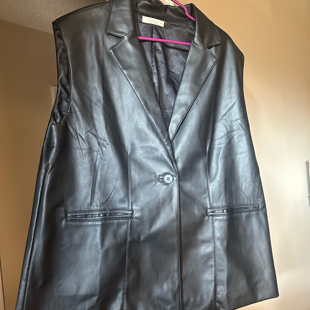 ILLA ILLA Black Blazer-Style Sleeveless Jacket